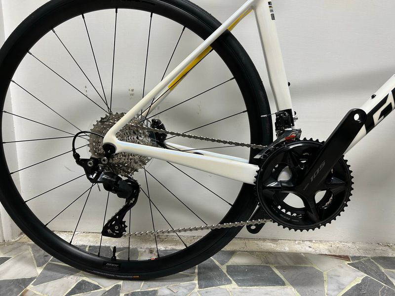 Używany Giant TCR Advanced 2 2025 2025 Road & Gravel — zdjęcie 3 z 4