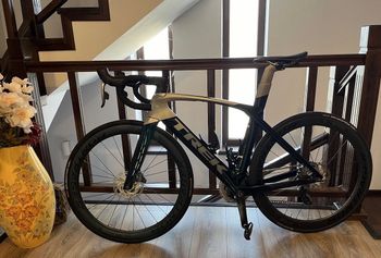 Used Trek Madone SLR 7 AXS Gen 6 2023 2023 Road & Gravel, Black — image 2 of 6