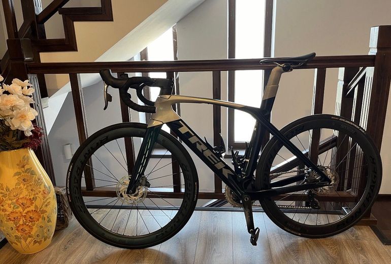 Used Trek Madone SLR 7 AXS Gen 6 2023 2023 Road & Gravel, Black — image 2 of 6