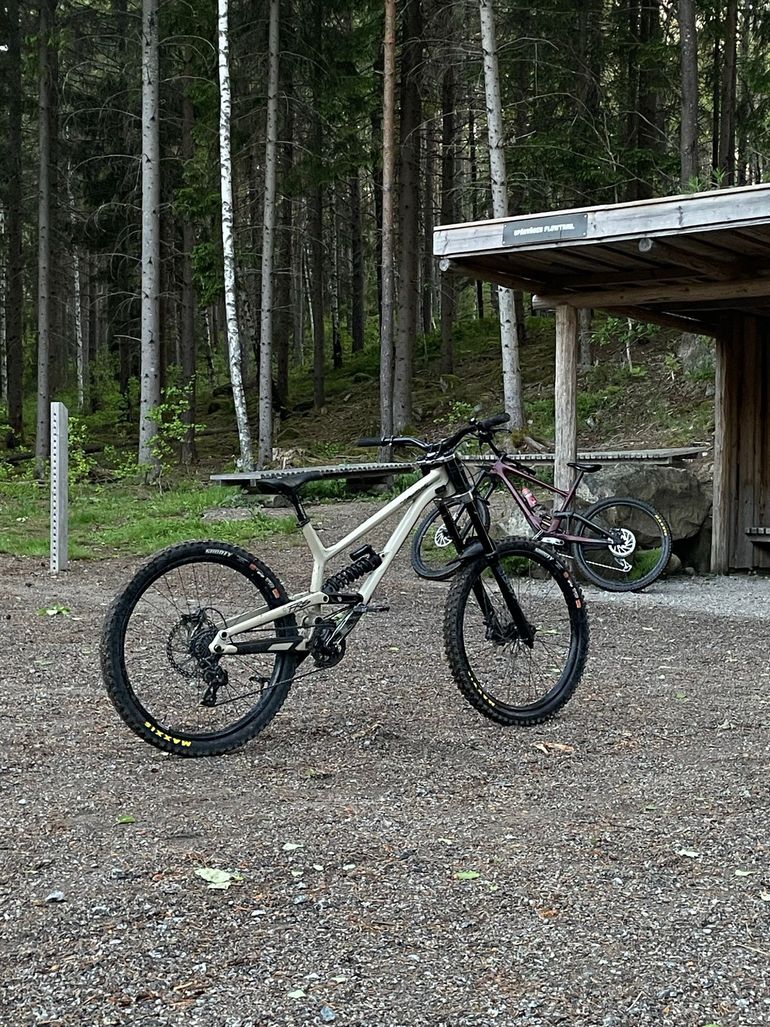 Used Commencal FRS SRAM GX 2022 Mountainbike, Orange — image 8 of 8