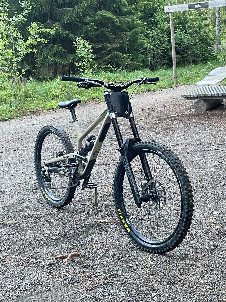 Used Commencal FRS SRAM GX 2022 Mountainbike, Orange — image 4 of 8