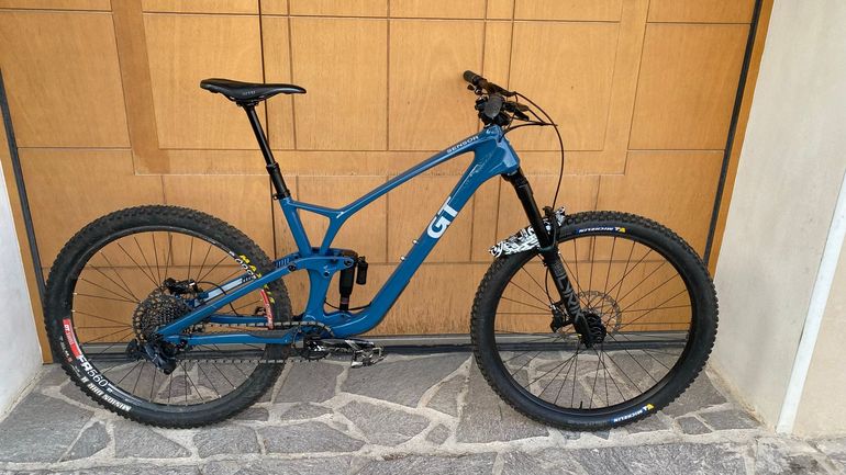 Used GT Sensor Carbon Pro 2024 2024 Mountainbike, Blue, 29 — image 1 of 10
