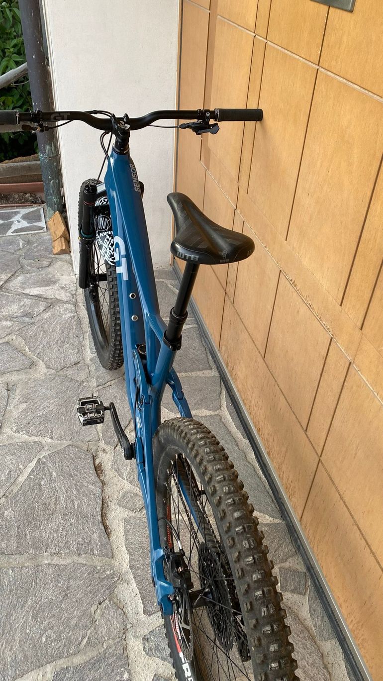 Used GT Sensor Carbon Pro 2024 2024 Mountainbike, Blue, 29 — image 7 of 10