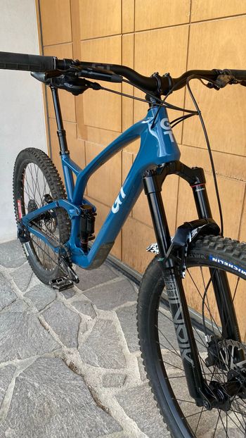Used GT Sensor Carbon Pro 2024 2024 Mountainbike, Blue, 29 — image 4 of 10