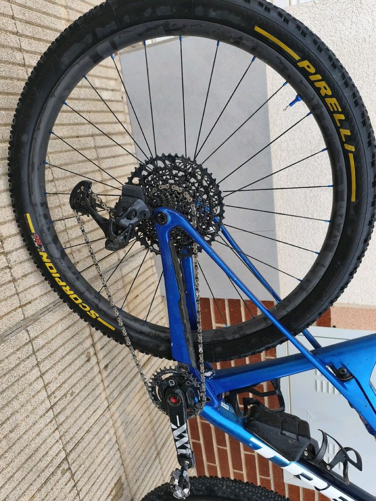 Used Trek Supercaliber 9.8 GX AXS Gen 1 2022 2022 Mountainbike, Blue, 29 — image 4 of 6