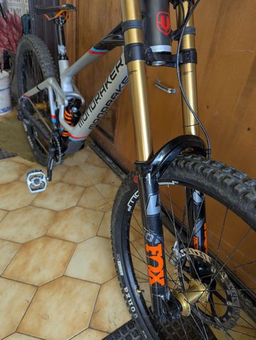 Tweedehands Mondraker Summum SRAM GX DH 2022 Mountainbike — afbeelding 2 van 4