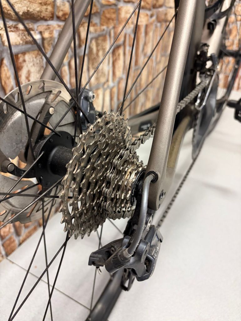 Used Trek Émonda SL 6 Disc 2018 2018 Road & Gravel, Light Gray — image 6 of 12