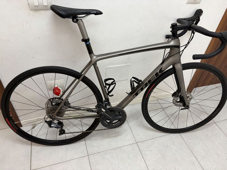 Used Trek Émonda SL 6 Disc 2018 2018 Road & Gravel, Light Gray — image 7 of 12