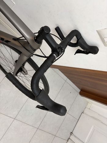 Used Trek Émonda SL 6 Disc 2018 2018 Road & Gravel, Light Gray — image 9 of 12