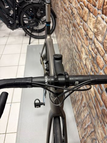 Used Trek Émonda SL 6 Disc 2018 2018 Road & Gravel, Light Gray — image 5 of 12