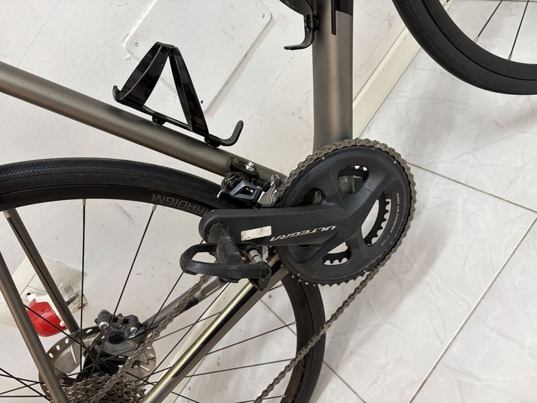 Used Trek Émonda SL 6 Disc 2018 2018 Road & Gravel, Light Gray — image 11 of 12