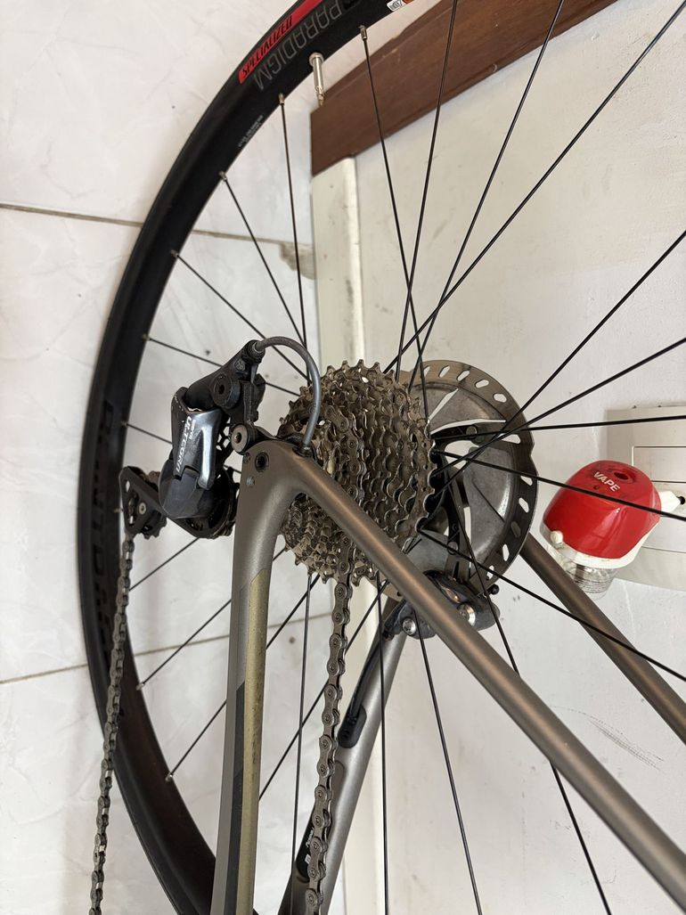 Used Trek Émonda SL 6 Disc 2018 2018 Road & Gravel, Light Gray — image 10 of 12