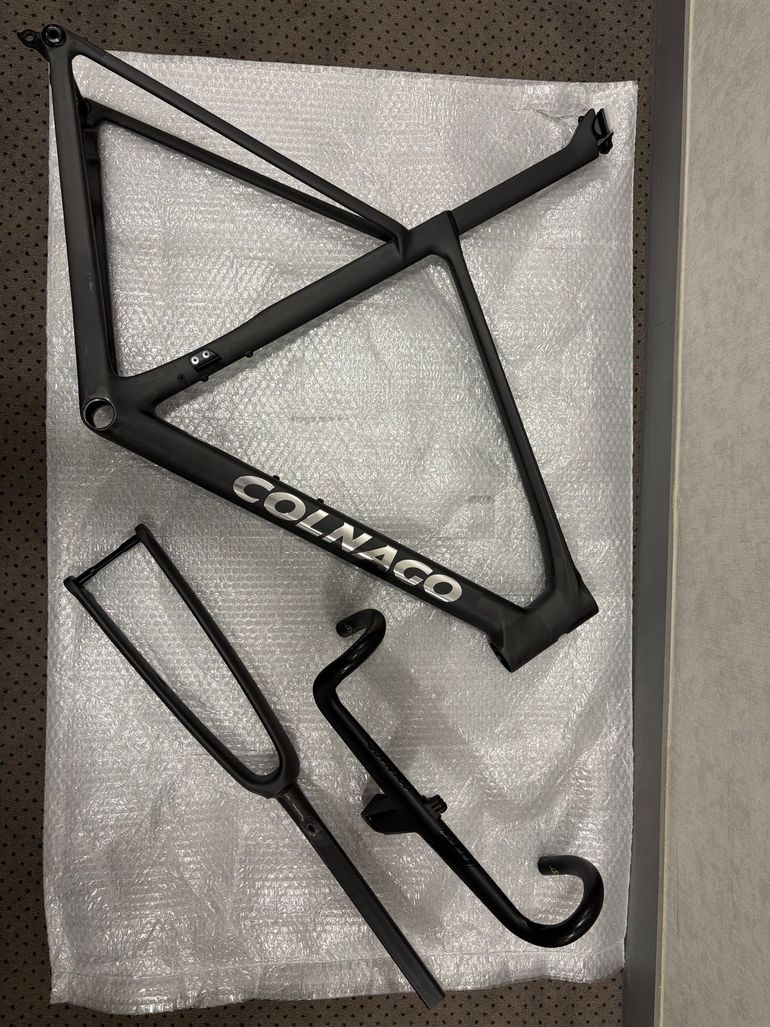 Used Colnago Colnago V5Rs DARK Series Frameset 2026 Road & Gravel — image 1 of 7