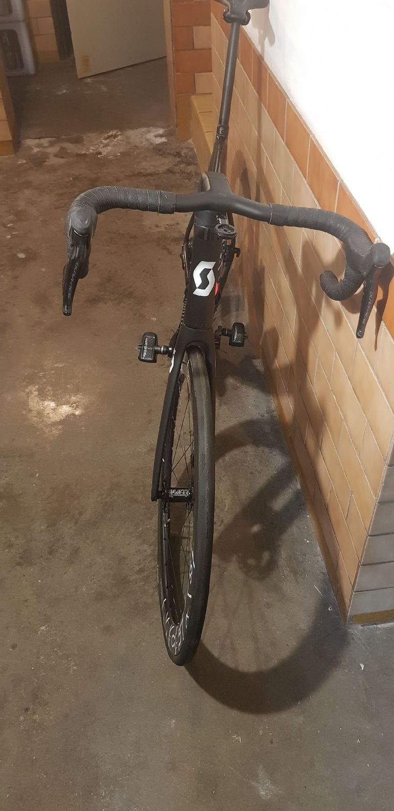 Used Scott Addict 10 2025 2025 Road & Gravel, Black — image 4 of 6
