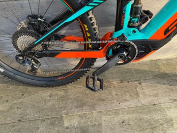 Używany Scott E-Genius 700 Tuned 2018 2018 Mountainbike — zdjęcie 3 z 9