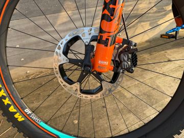 Używany Scott E-Genius 700 Tuned 2018 2018 Mountainbike — zdjęcie 5 z 9