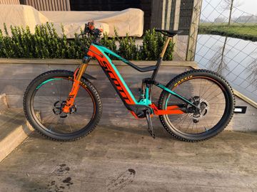 Używany Scott E-Genius 700 Tuned 2018 2018 Mountainbike — zdjęcie 2 z 9