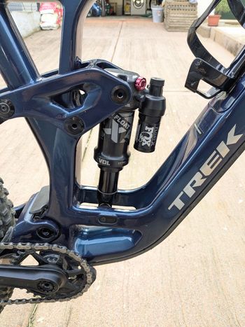 Used Trek Fuel EX 9.8 XT Gen 6 2024 Frameset 2024 Mountainbike, Blue, 29 — image 10 of 12