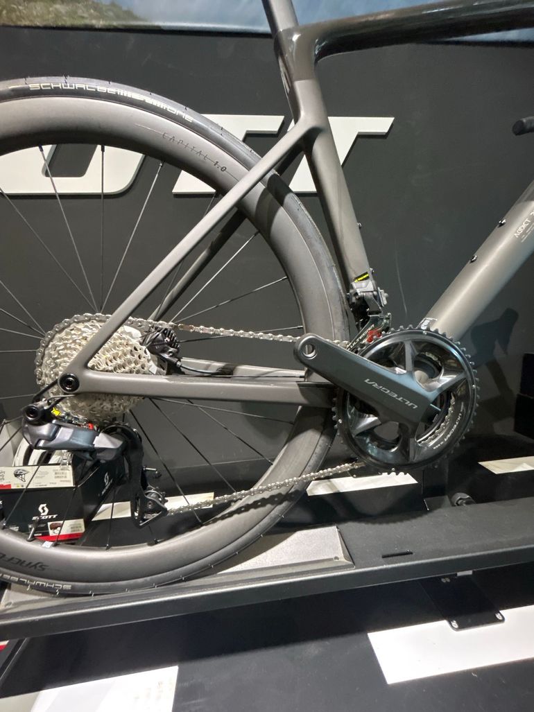 Used Scott Addict RC 20 2025 2025 Road & Gravel — image 3 of 4