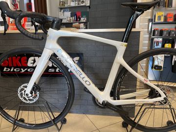 Tweedehands Pinarello X1 105 2025 2025 Road & Gravel — afbeelding 2 van 4