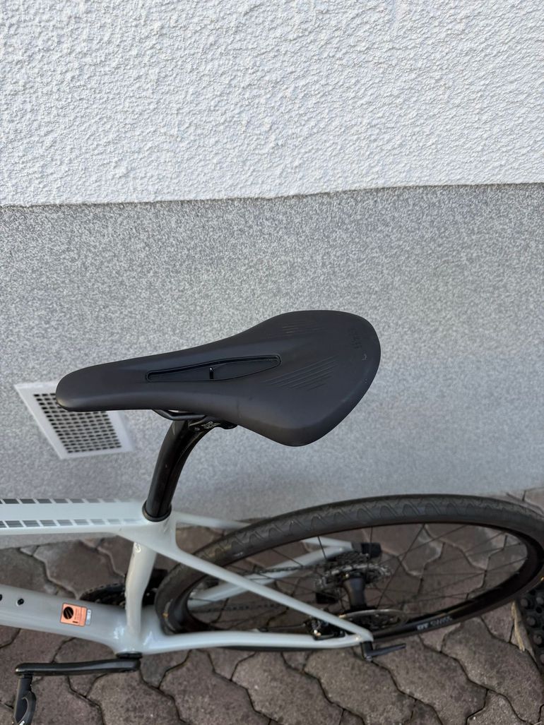 Used Canyon Endurace CF SL 7 eTAP 2023 2023 Road & Gravel, Light Gray — image 3 of 6