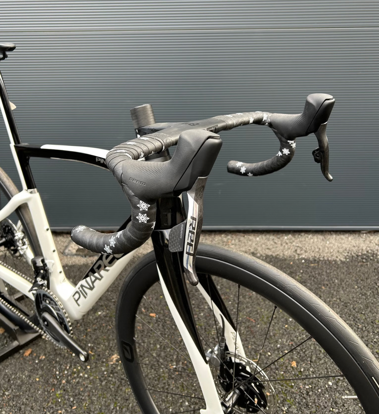 Used Pinarello Pinarello F9 Disc 2025 Road & Gravel, White — image 3 of 4