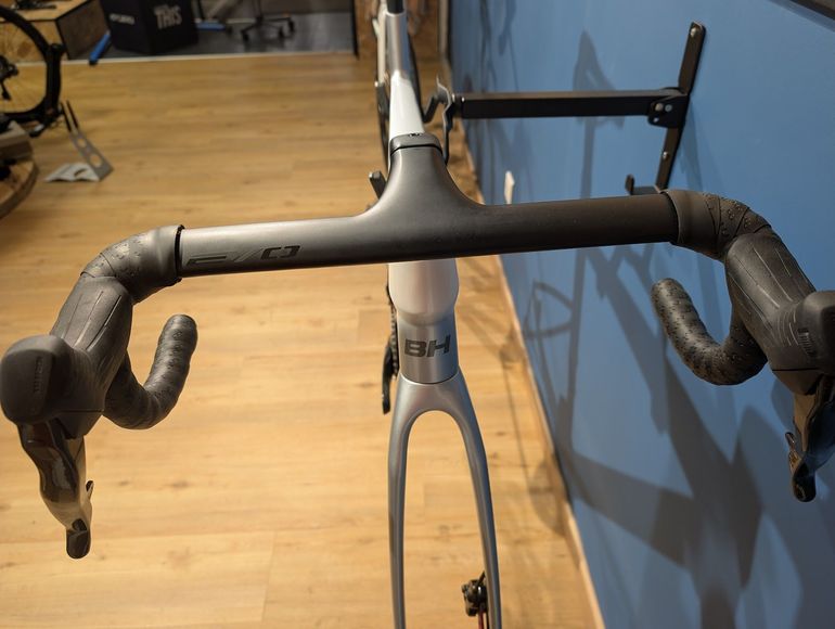 Used BH AEROLIGHT - SRAM FORCE PWR E1 -  SCOPE R4 2026 Road & Gravel, Blanco — image 4 of 5