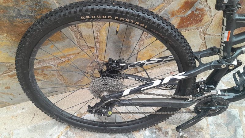 Used Specialized Camber SRAM X9 2015 Mountainbike, Black — image 2 of 4
