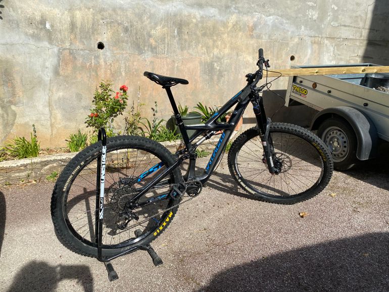 Used Specialized Specialized Enduro Expert 29 2016 Mountainbike — image 2 of 10