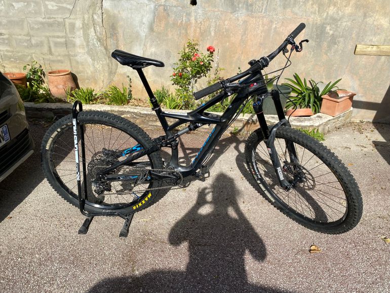 Used Specialized Specialized Enduro Expert 29 2016 Mountainbike — image 1 of 10