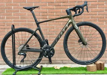 Scott Addict Di2 105 2023 Road & Gravel usato