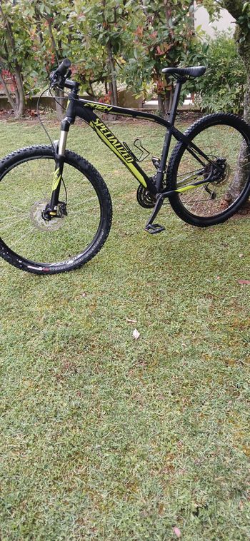 Used Specialized Pitch Shimano Deore 2015 Mountainbike, Black — image 3 of 5