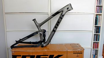 Used Trek Top Fuel 9.7 2018 Frameset 2018 Mountainbike, Light Gray, 27.5, 29 — image 3 of 18