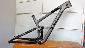 Used Trek Top Fuel 9.7 2018 Frameset 2018 Mountainbike, Light Gray, 27.5, 29 — image 1 of 18
