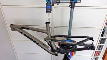 Used Trek Top Fuel 9.7 2018 Frameset 2018 Mountainbike, Light Gray, 27.5, 29 — image 17 of 18