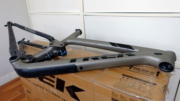 Used Trek Top Fuel 9.7 2018 Frameset 2018 Mountainbike, Light Gray, 27.5, 29 — image 13 of 18