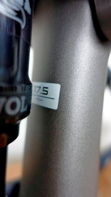 Used Trek Top Fuel 9.7 2018 Frameset 2018 Mountainbike, Light Gray, 27.5, 29 — image 4 of 18