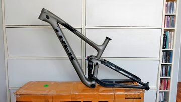 Used Trek Top Fuel 9.7 2018 Frameset 2018 Mountainbike, Light Gray, 27.5, 29 — image 2 of 18