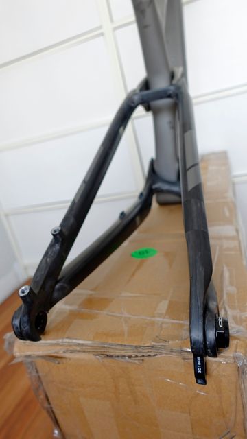 Used Trek Top Fuel 9.7 2018 Frameset 2018 Mountainbike, Light Gray, 27.5, 29 — image 11 of 18
