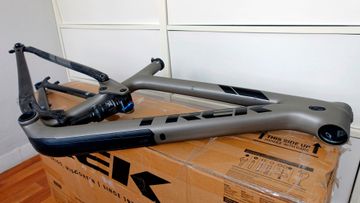 Used Trek Top Fuel 9.7 2018 Frameset 2018 Mountainbike, Light Gray, 27.5, 29 — image 9 of 18
