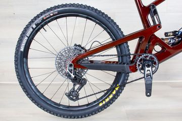 Used Santa Cruz Bronson Cc 2025 Mountainbike, Red — image 3 of 18