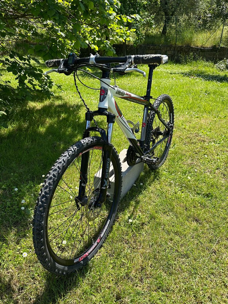 Lombardo Sestriere Shimano Acera 2013 Mountainbike usato, Bianco — immagine 6 di 6