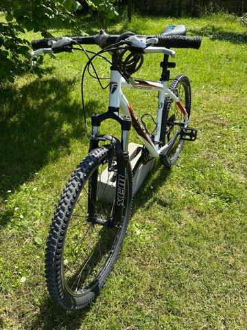 Used FRW Custom Shimano Alivio 2013 Mountainbike, White — image 2 of 6