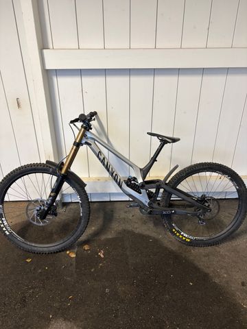 Canyon Sender CFR Mullet 2022 2022 MTB d'occasion
