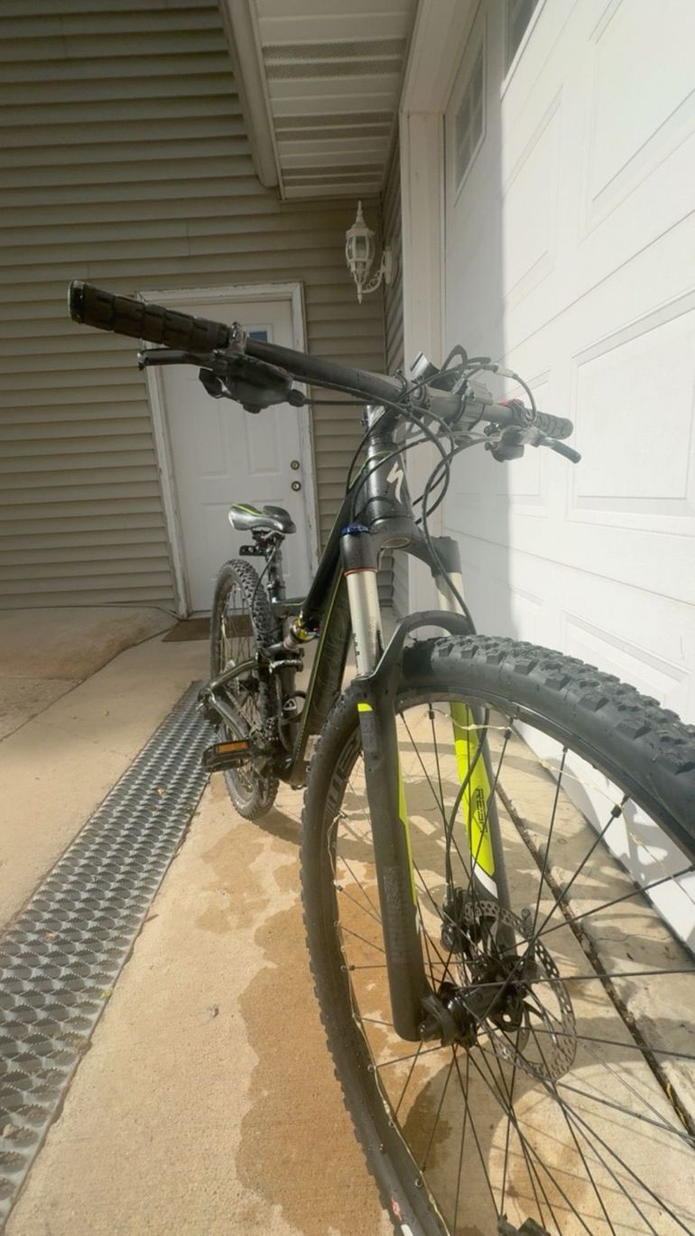 Used Specialized Rumor SRAM X9 2017 Mountainbike, Black — image 5 of 6