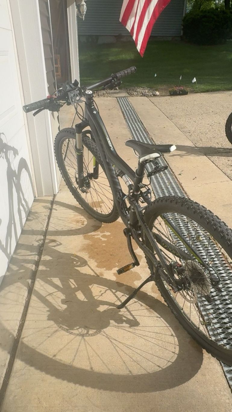 Used Specialized Rumor SRAM X9 2017 Mountainbike, Black — image 2 of 6