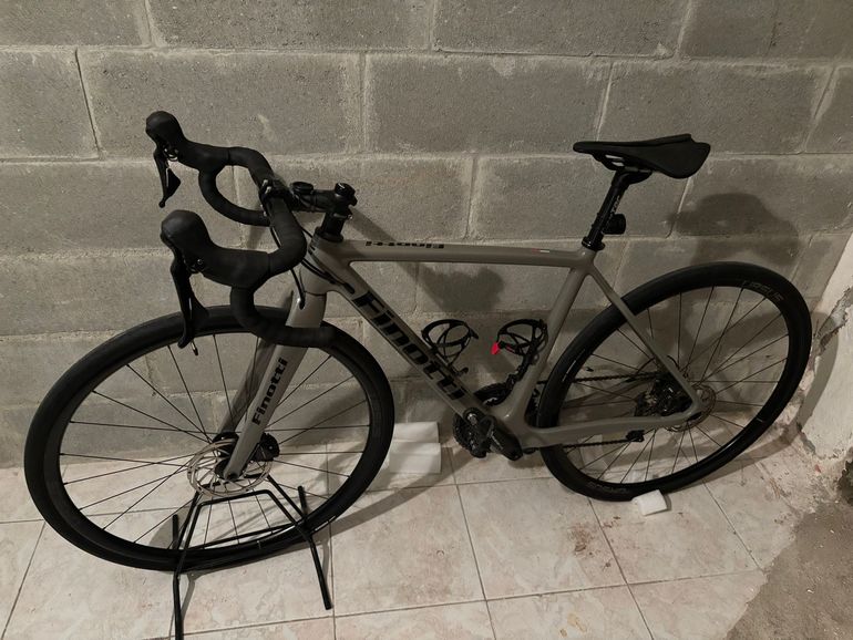 Used Finotti Finotti Custom Shimano 105 2023 Road & Gravel, Hellgrau — image 2 of 5