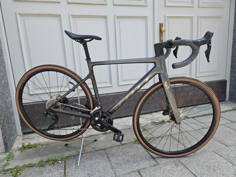 Used Scott Addict 20 2024 2024 Road & Gravel, Light Gray — image 3 of 6