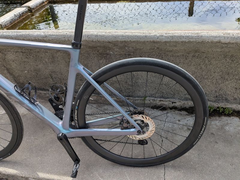 Scott Addict RC 15 2023 2023 Road & Gravel usato, Grigio chiaro — immagine 2 di 5