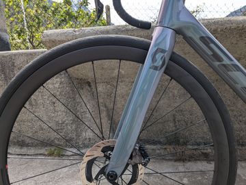 Scott Addict RC 15 2023 2023 Road & Gravel usato, Grigio chiaro — immagine 5 di 5